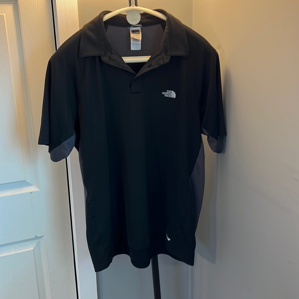 North face men’s size XL short sleeved shirt